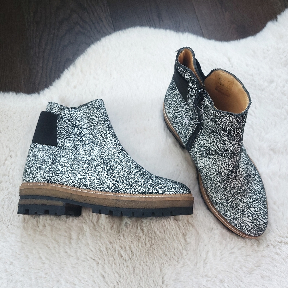 NWOT Xperimental Crackle Bunko Leather Chelsea Platform Lugged Boot Portugal - Picture 4 of 11